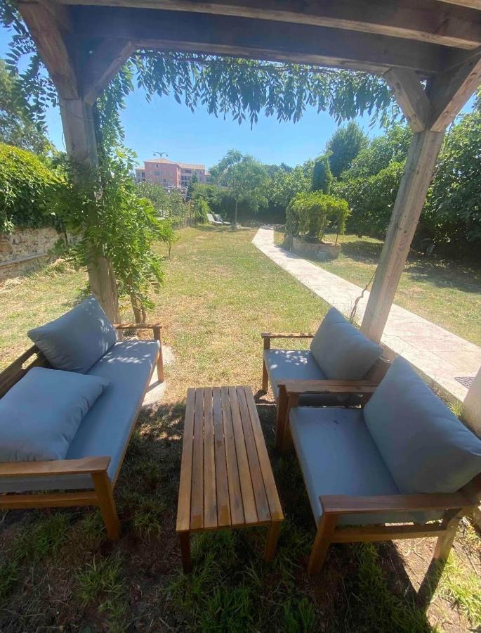 Petite Maison De Charme - Le Jardin Secret D'Alice รอกเกอบรูน-ซูร์-อาร์ฌ็องส์ ภายนอก รูปภาพ
